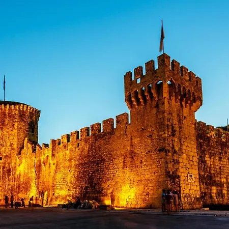 In Mastrinka With Loggia, Air Conditioning, Wifi, Washing Machine 5159-1 Apartamento